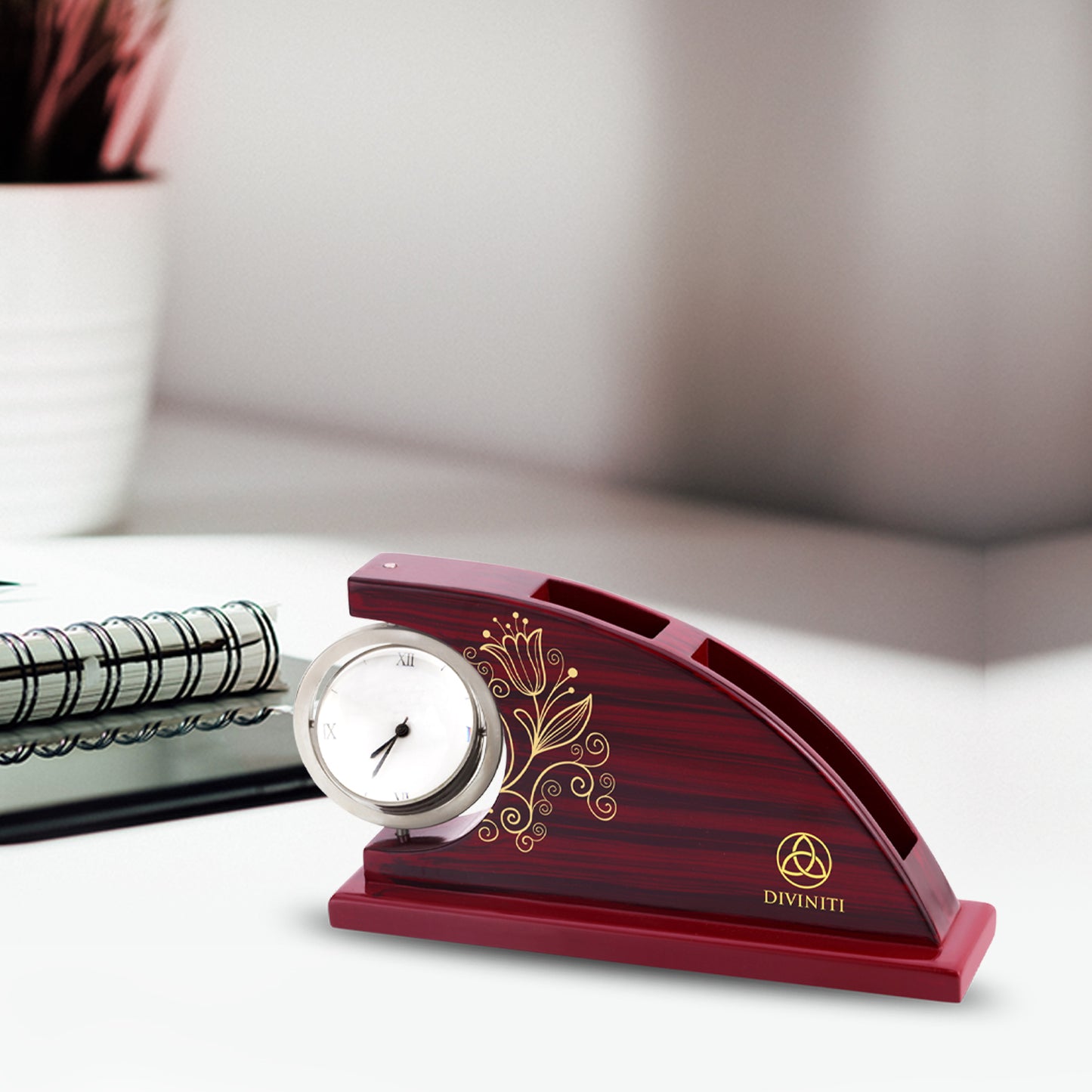 Diviniti Customized Table Side Watch With MDF Pen & Card Holder For University