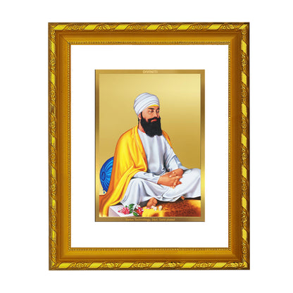 DIVINITI 24K Gold Plated Guru Tegh Bahadur Ji Wooden Traditional Photo Frame Idol for Home Wall Decor, Workshop, Table Top, Premium Gift | DG103 Size 2 (22.6x18.4 CM)