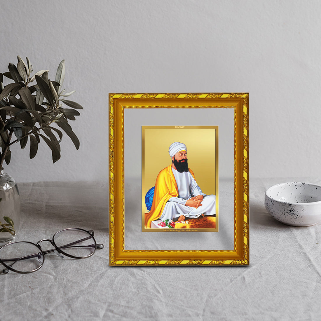 DIVINITI 24K Gold Plated Guru Tegh Bahadur Ji Wooden Traditional Photo Frame Idol for Home Wall Decor, Workshop, Table Top, Premium Gift | DG103 Size 2 (22.6x18.4 CM)