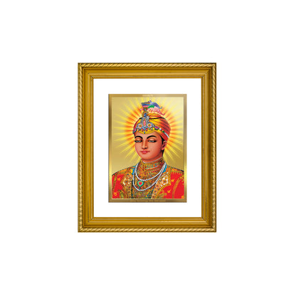 DIVINITI 24K Gold Plated Guru Harkrishan Wall Photo Frame for Home Decor, Wall Hanging, Table Top, Puja Room & Gift DG056S3 (27.6X35.4 CM)