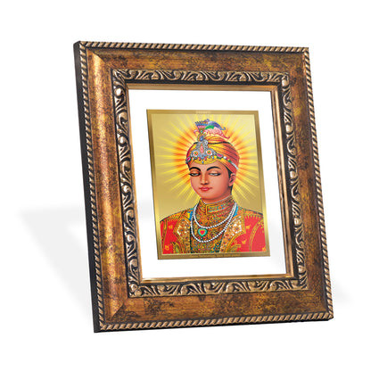 DIVINITI 24K Gold Plated Foil Guru Harkrishan Wall Photo Frame, Table Decor for Home & Office Decor Gift Items DG 113 Size 1 (17.7x15.9 CM)