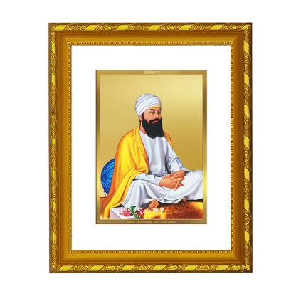 DIVINITI 24K Gold Plated Guru Tegh Bahadur Ji Wooden Traditional Photo Frame Idol for Home Wall Decor, Workshop, Table Top, Premium Gift | DG103 Size 2 (22.6x18.4 CM)