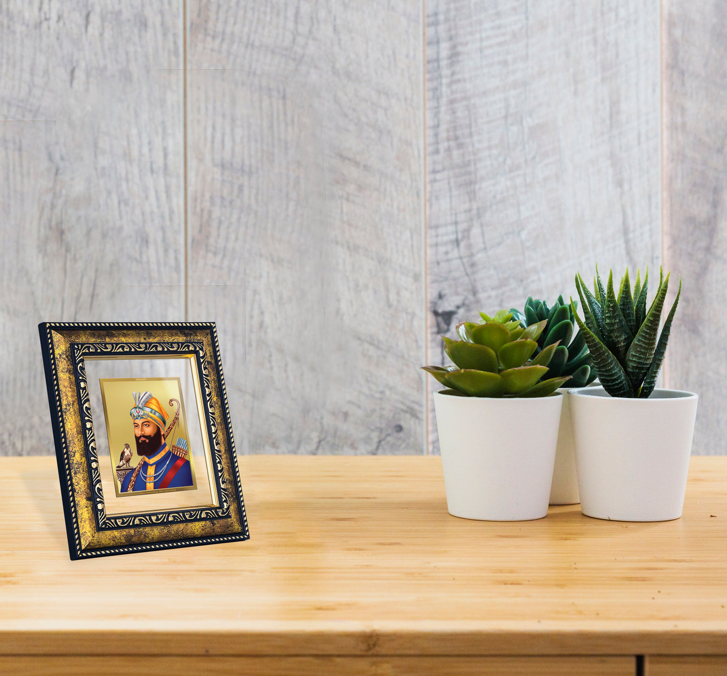 DIVINITI 24K Gold Plated Guru Gobind Singh Wooden Premium Photo Frame Idol for Wall Hanging, Workshop, Table Top, Home Decor, Luxury Gift | DG113 Size 2 (22.6x18.4 CM)