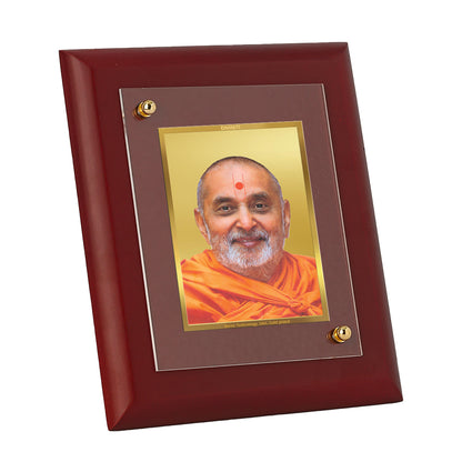 DIVINITI 24K Gold Plated Foil Pramukh Swami Wooden Photo Frame Idol for Home Decor, Wall Decor, Table Top, Gift | MDF Size 1 (16.7x14.2 CM)