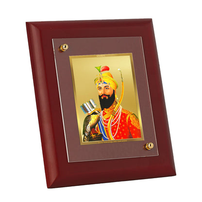 DIVINITI 24K Gold Plated Foil Guru Gobind Singh Wooden Elegant Photo Frame Idol for Home Decor, Table Top, Wall Decor, Gift | MDF Size 1 (16.7x14.2 CM)