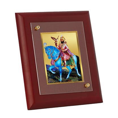 DIVINITI 24K Gold Plated Foil Guru Gobind Singh Photo Frame Idol for Home Decor Showpiece, Table Top, Wall Hanging , Gift | MDF Size 1 (16.7x14.2 CM)