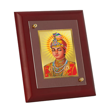 DIVINITI 24K Gold Plated Foil Guru Harkrishan Tradition Wooden Photo Frame Idol for Home Decor, Puja Room, Table Top, Gift | MDF Size 1 (16.7x14.2 CM)