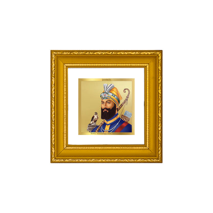 DIVINITI 24K Gold Plated Foil Guru Gobind Singh Wooden Photo Frame Idol for Wall Hanging, Workshop, Home Decor, Premium Gifts | DG101S1A (10x10 CM)